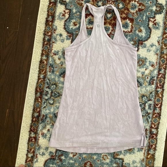 Pink Lululemon tank with floral relief pattern sz 2 no tag! - Picture 3 of 3